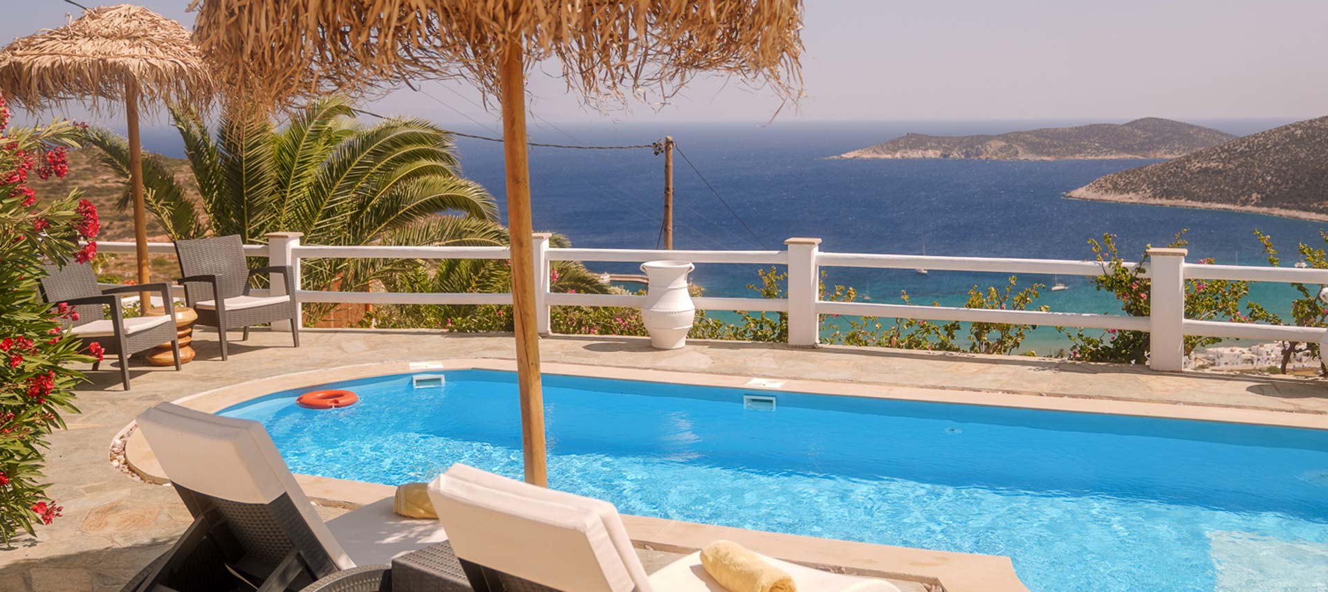 Το Villa Pelagos στη Σίφνο με πισίνα και θέα στη θάλασσα